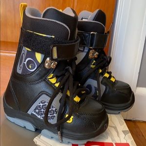 Burton freestyle kids snowboard boots NWOT